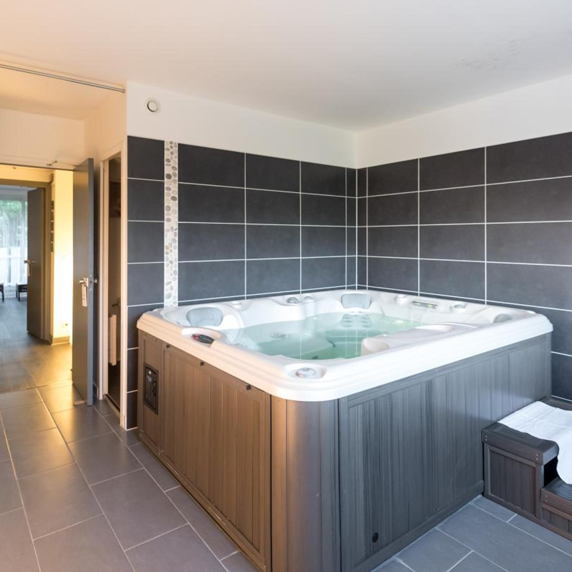 Latitude Ouest Hotel Restaurant Spa 23/50