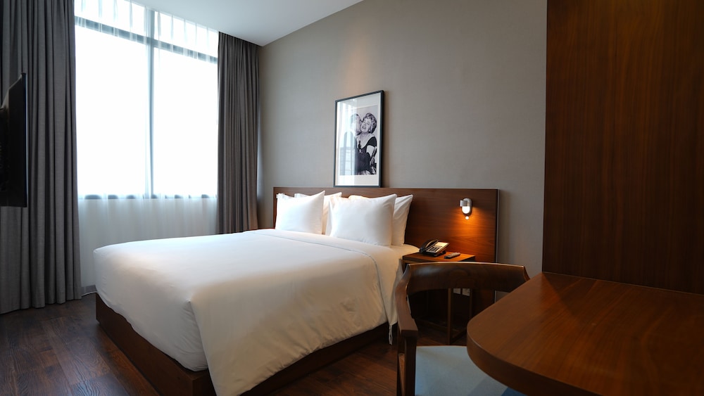 Veranda Serviced Residence @ Puri 15/74