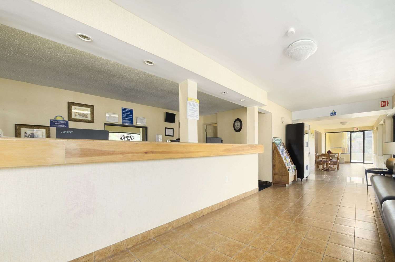 Days Inn By Wyndham Brunswick/St. Simons Area 3/19