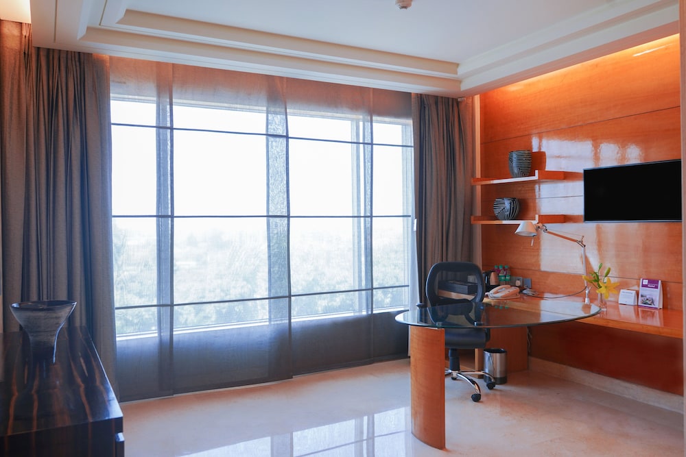 Crowne Plaza Gurgaon 52/82