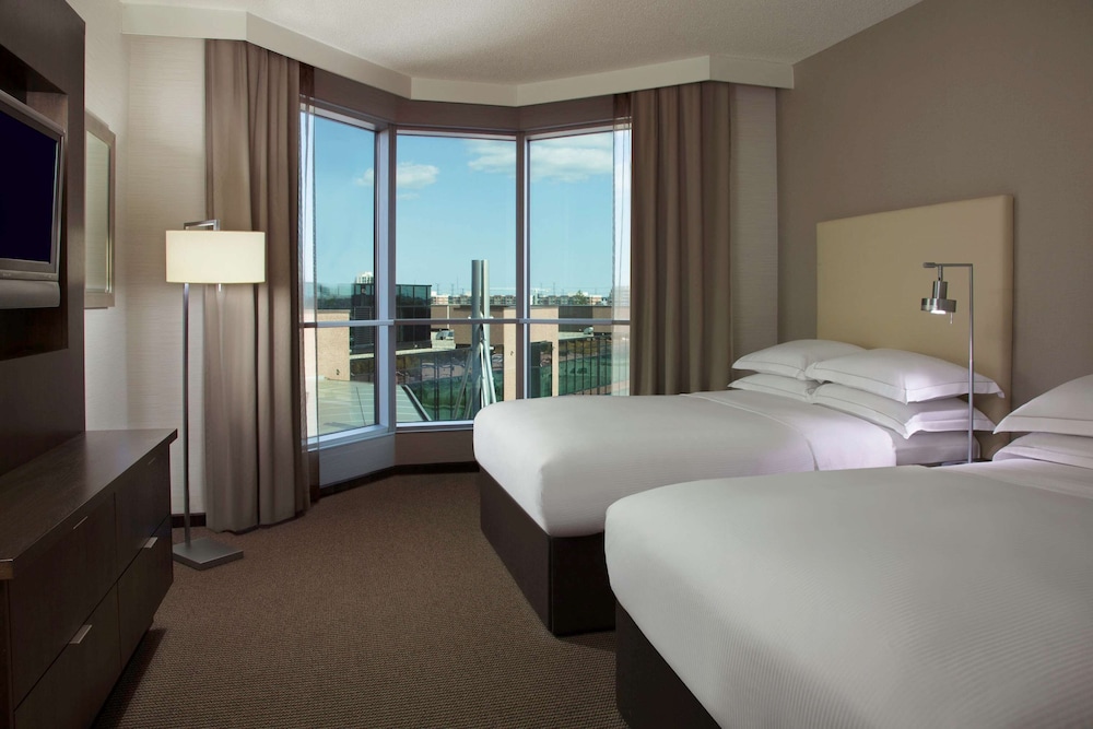 Hilton Toronto Markham Suites Conference Centre Spa 24/87