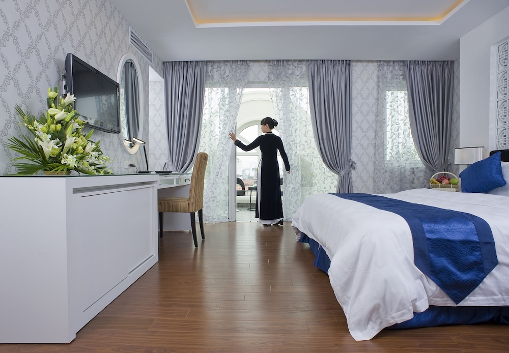 PANORAMIC, KING BED, CITY VIEW, BALCONY