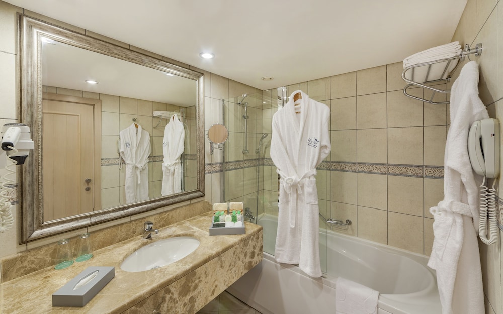 Starlight Resort Hotel 30/82