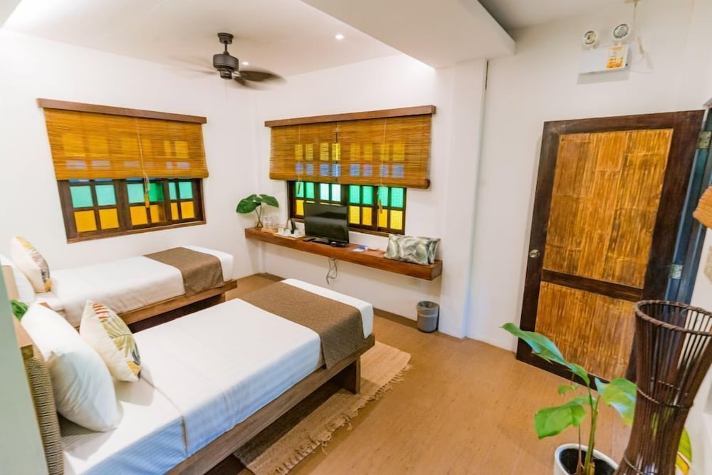 FAMILY, COTTAGE, MULTIPLE BEDS