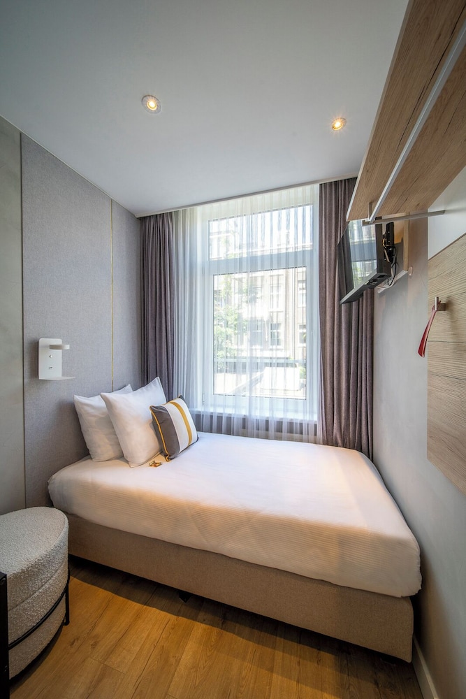 Hotel Jupiter 27/78