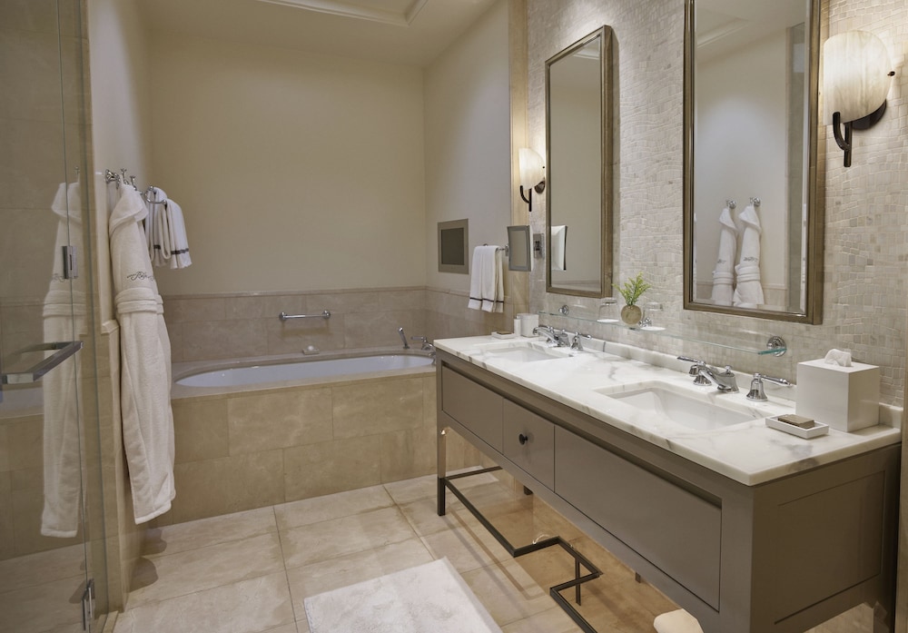 Pool, Junior Suite, King Bed