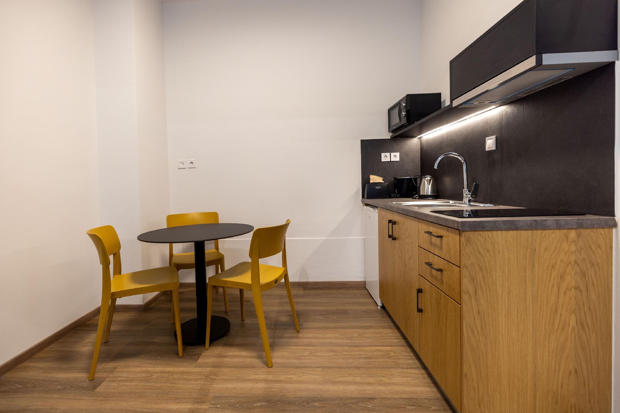 Earos Urban Living 7/23