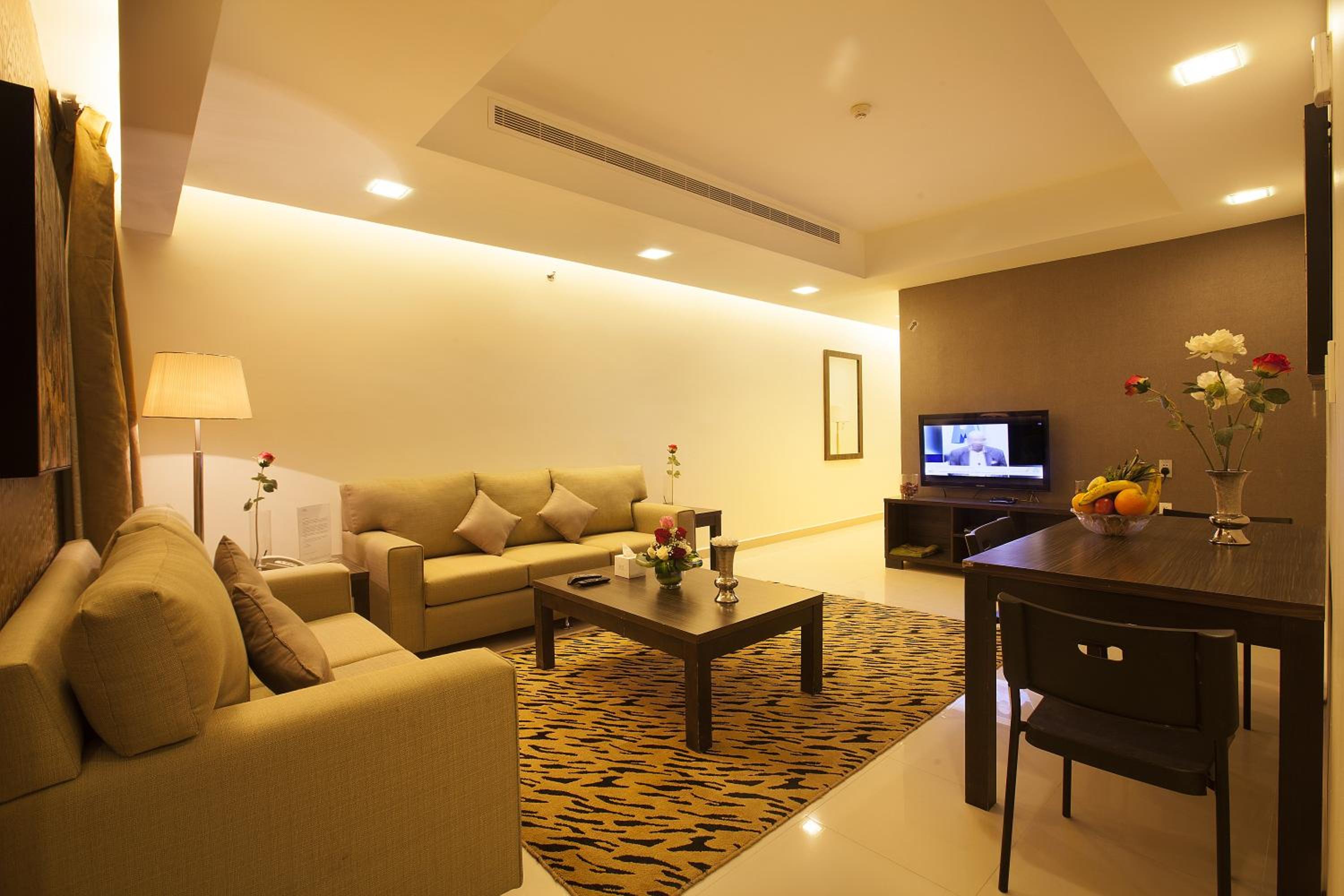 Watheer Hotel Suite 27/44