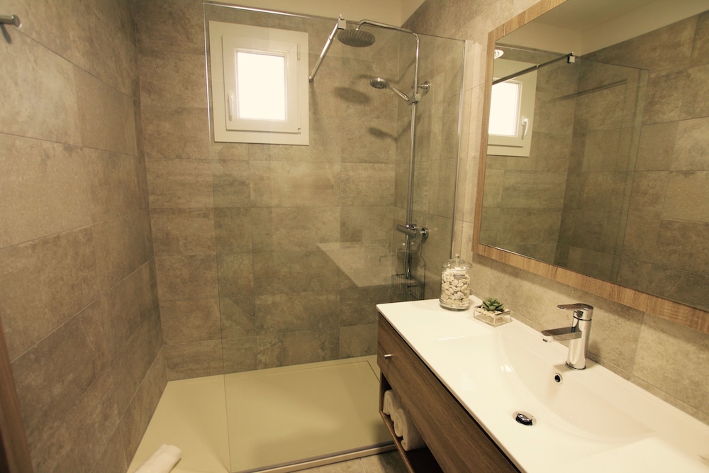 Marina Di Lava Hotel 22/60