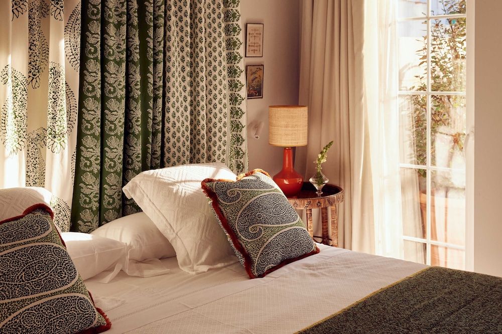 Cristine Bedfor Mahon Boutique Hotel 28/60