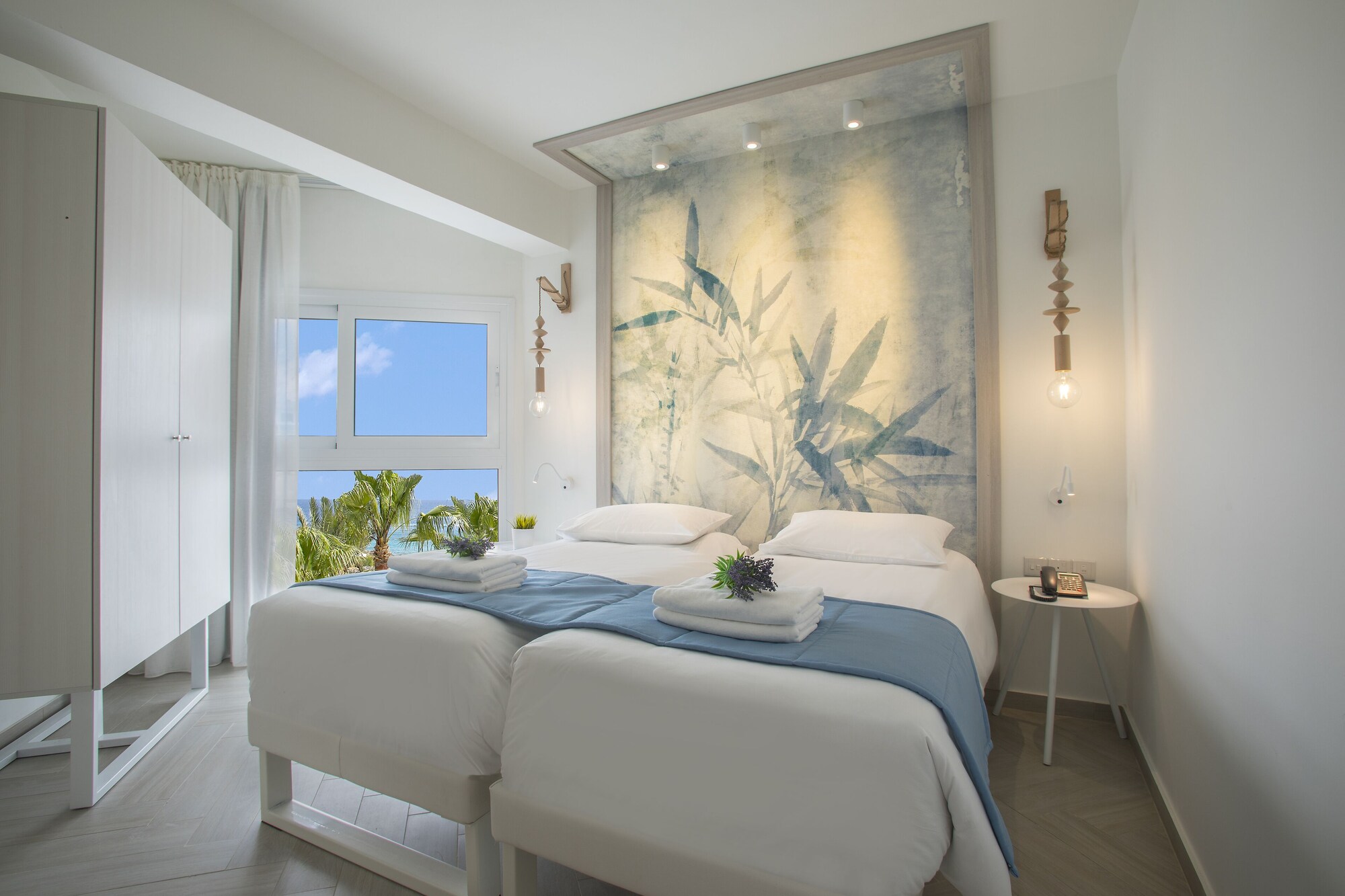 SUITE, TWIN BEDS, INLAND VIEW