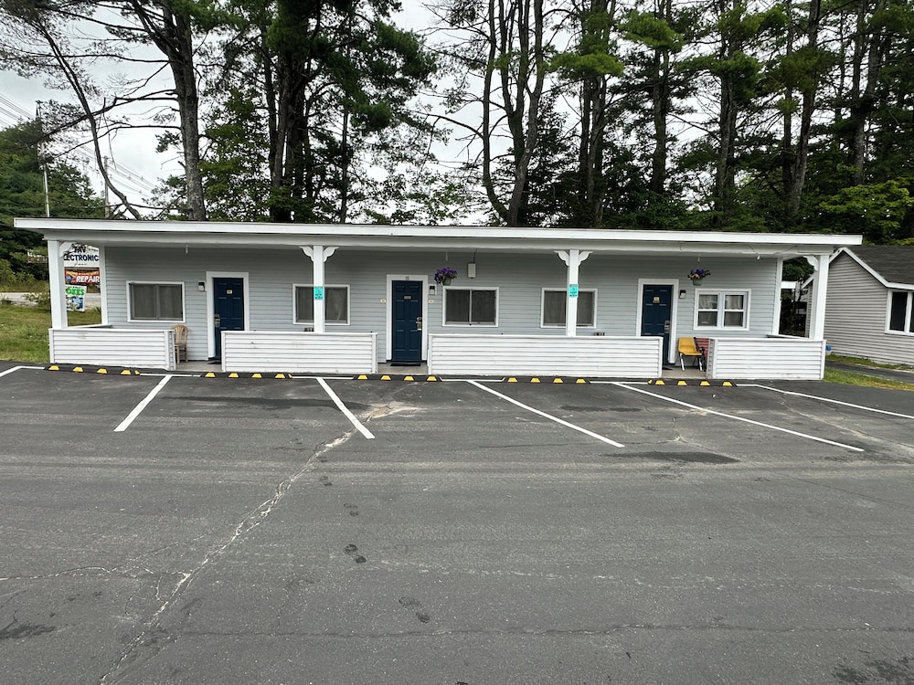 Pilgrim Inn & Cottages 48/58