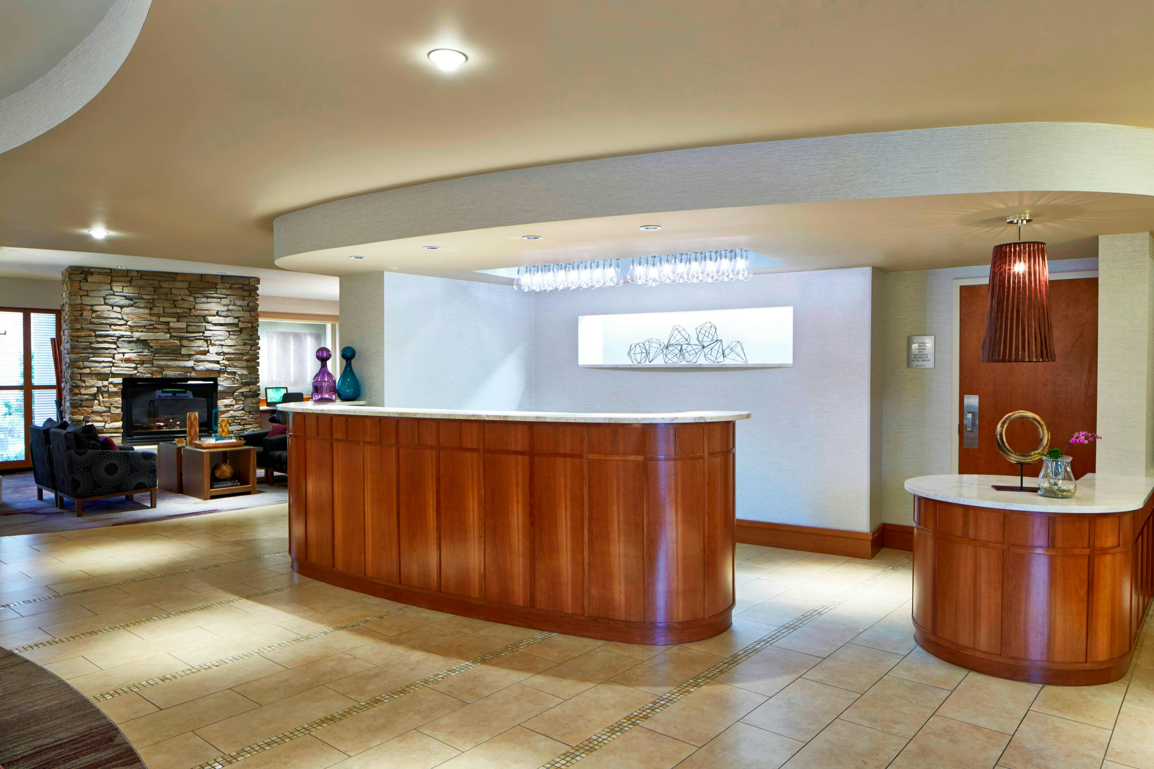 Lobby at Courtyard By Marriott Rochester Brighton, ROCHESTER - NY