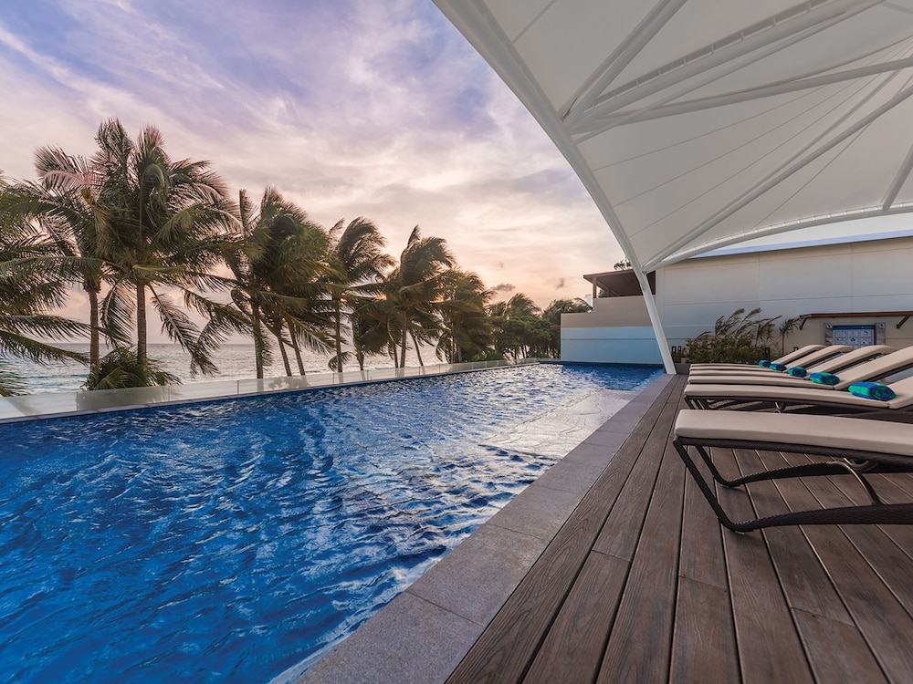 Henann Palm Beach Resort 29/30