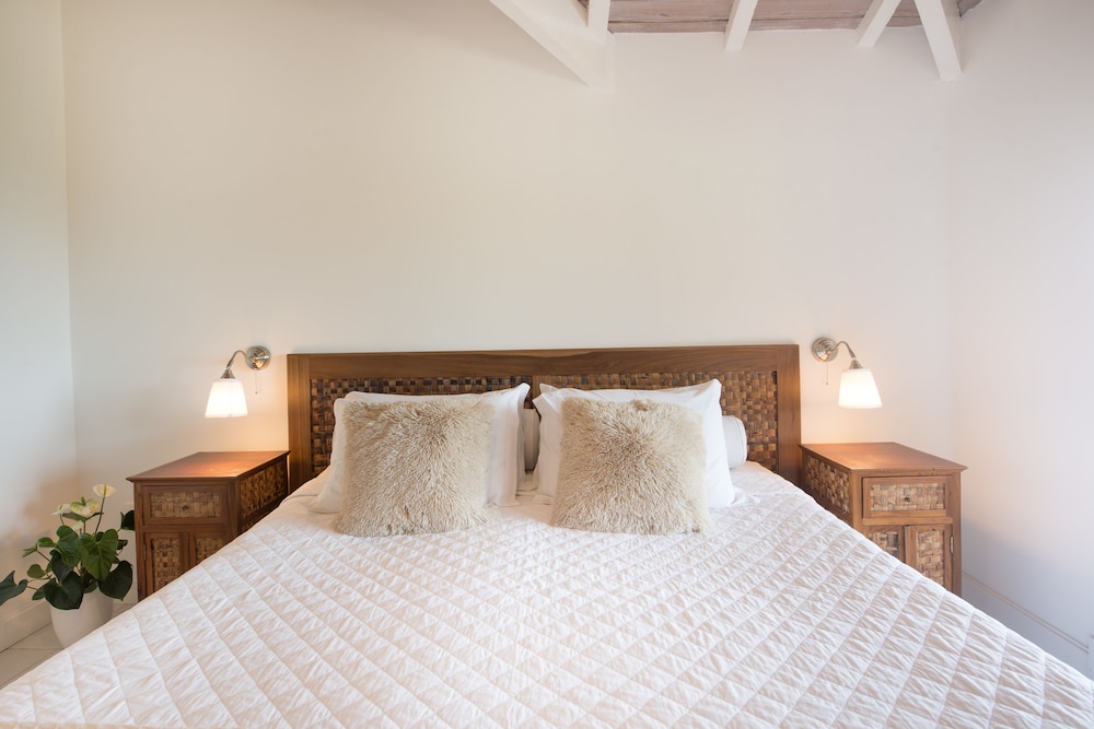 La Pedrera Small Hotel And Spa 24/77