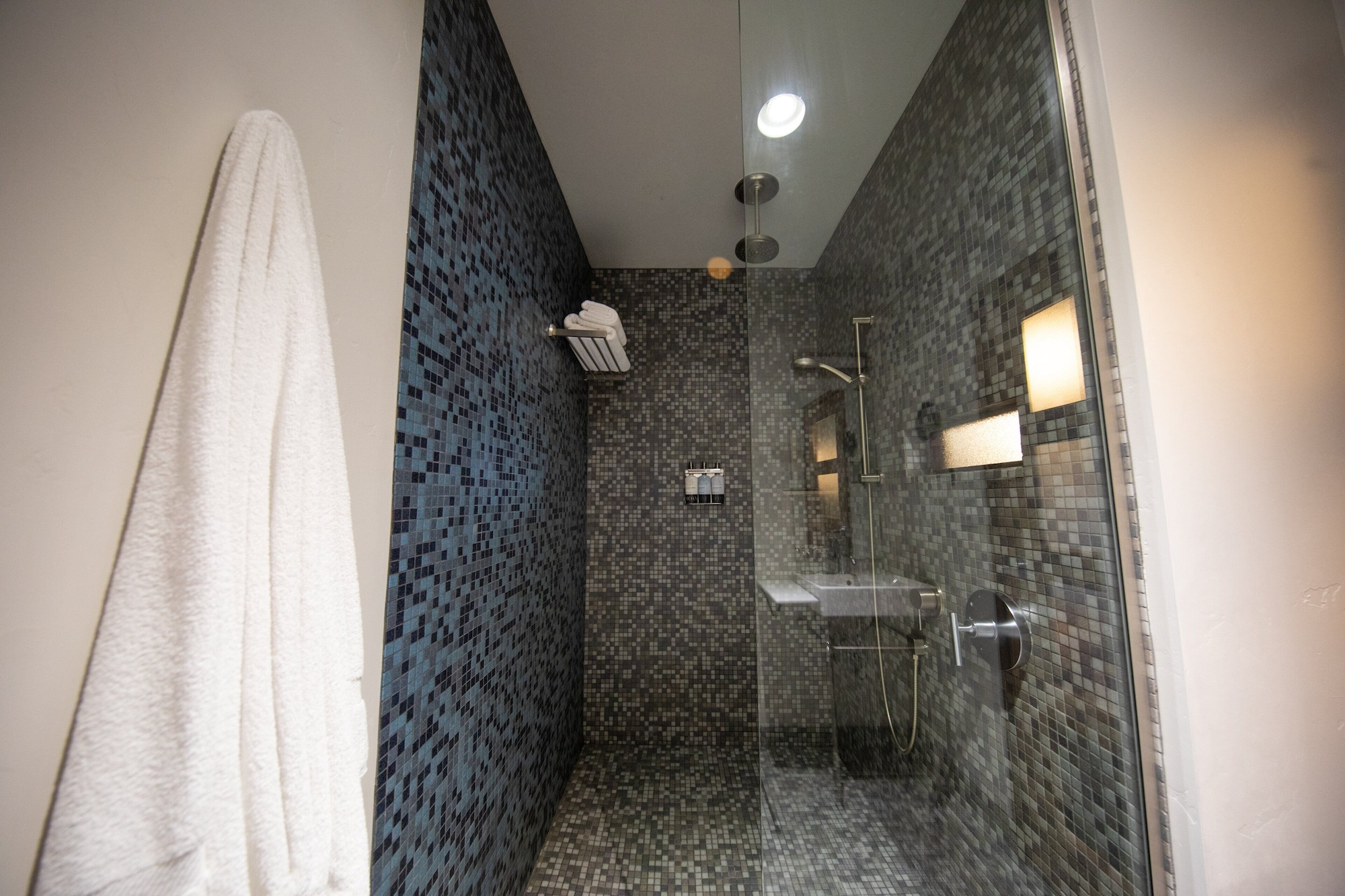 DESIGN, KING BED, COURTYARD AREA