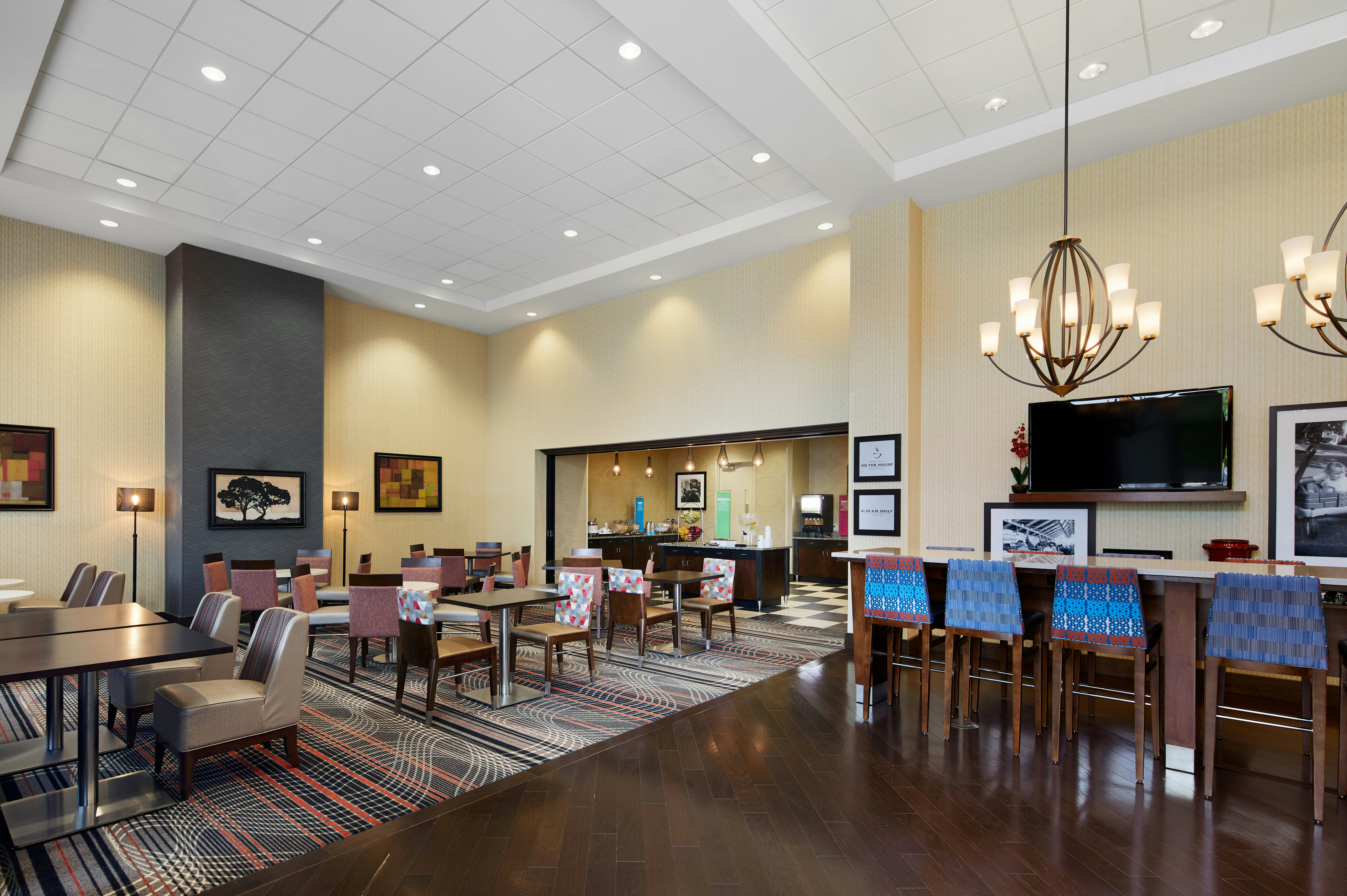 Hampton Inn & Suites Chicago/Mt. Prospect 13/17