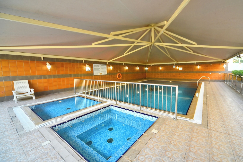 swimming pool spa