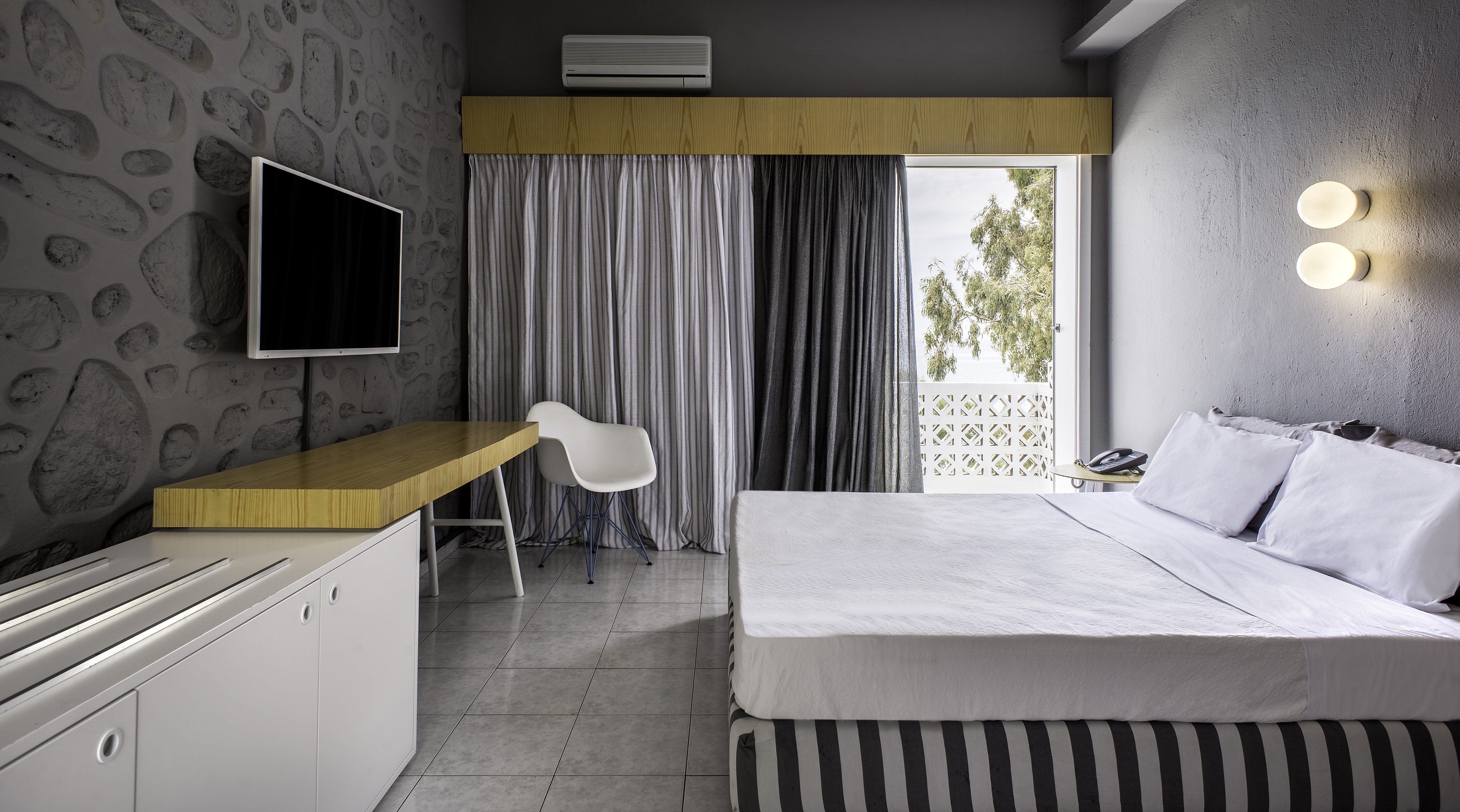 Superior, Double Bed, Lateral Side Sea View