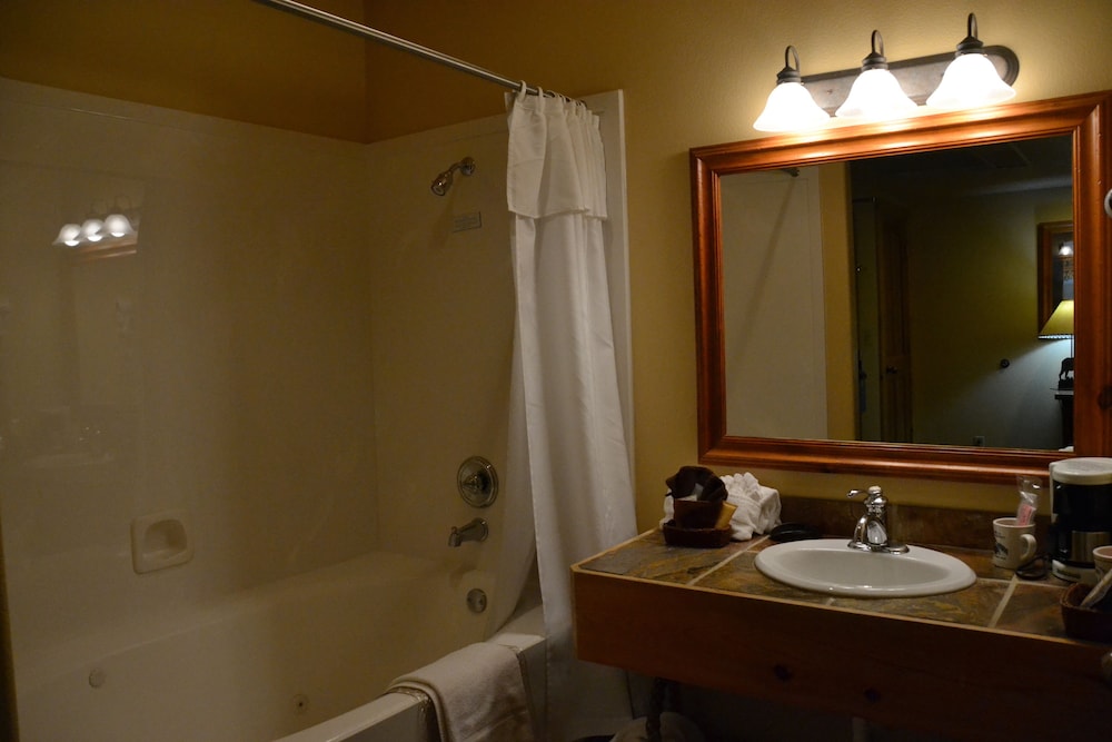 Daniels Summit Lodge 48/50