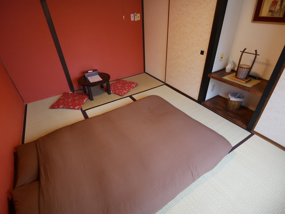J-Hoppers Hiroshima Guesthouse 10/50