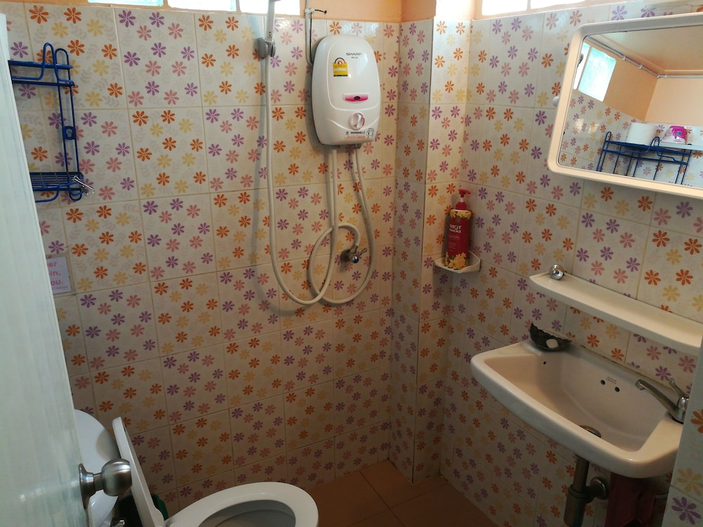 MIXED DORM, WITH FAN