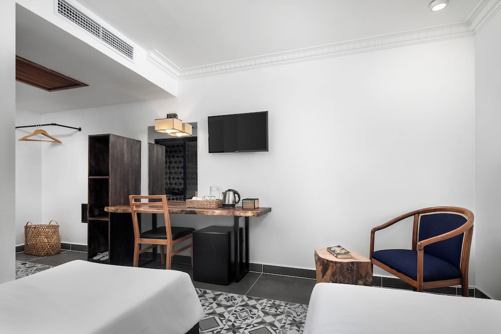 Standard, Twin Beds, No Window، Pacific Hotel 7/10