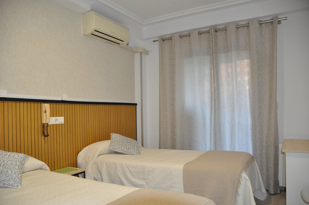 Hostal Ramón Y Cajal 13/50