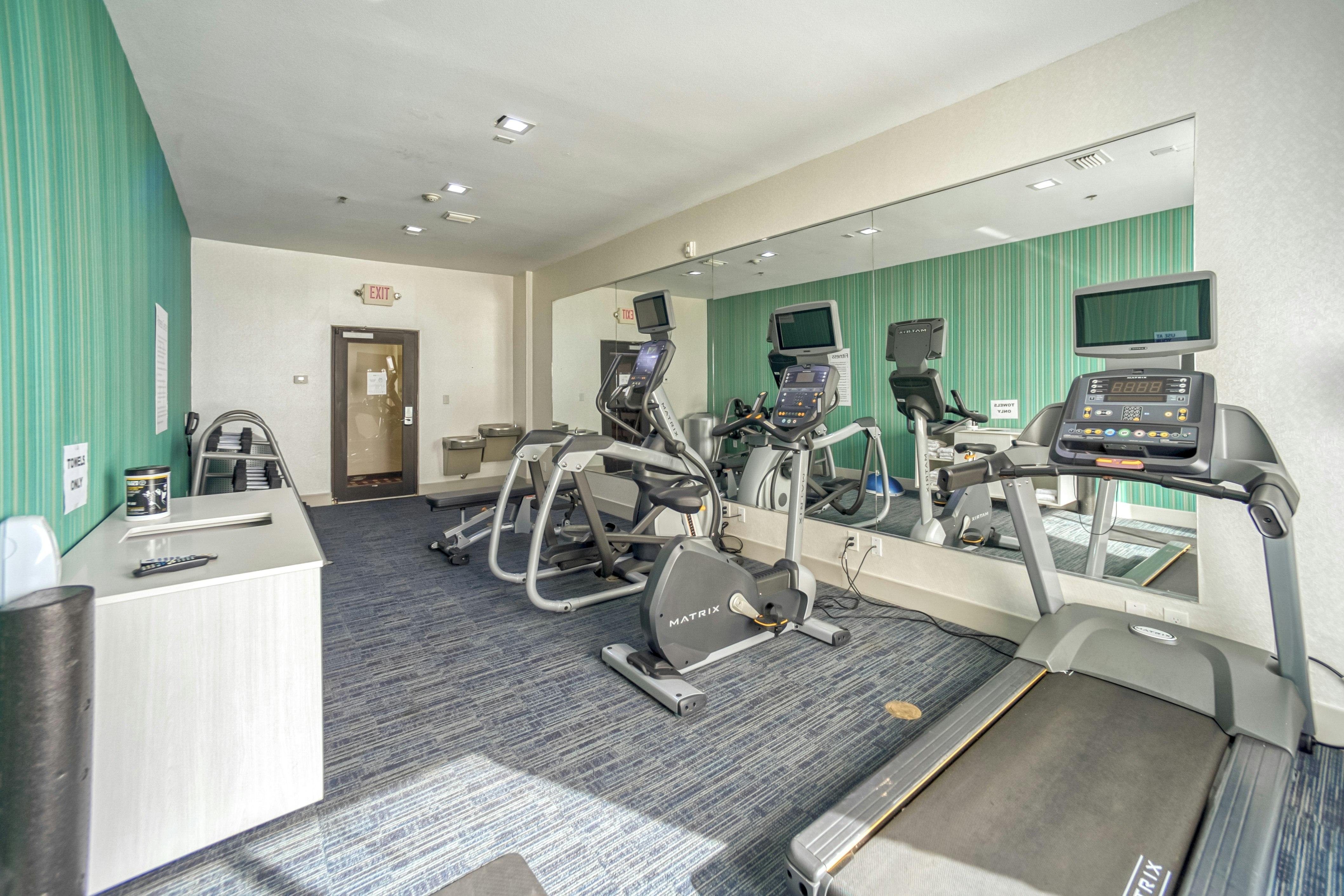 Holiday Inn Express Suites Beeville 48/76