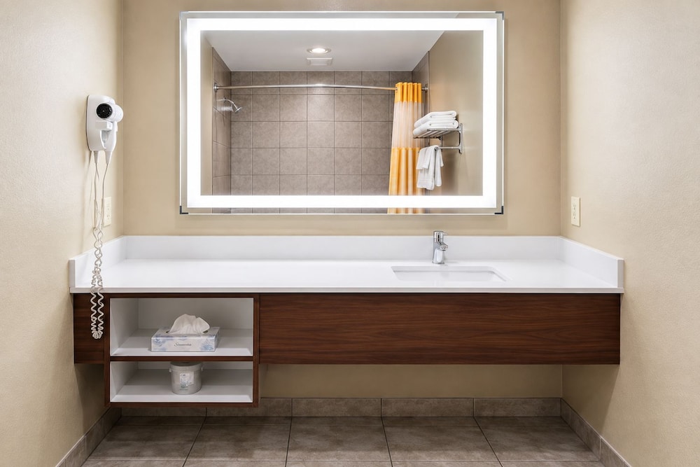 Stratford House Inn and Suites 48/51