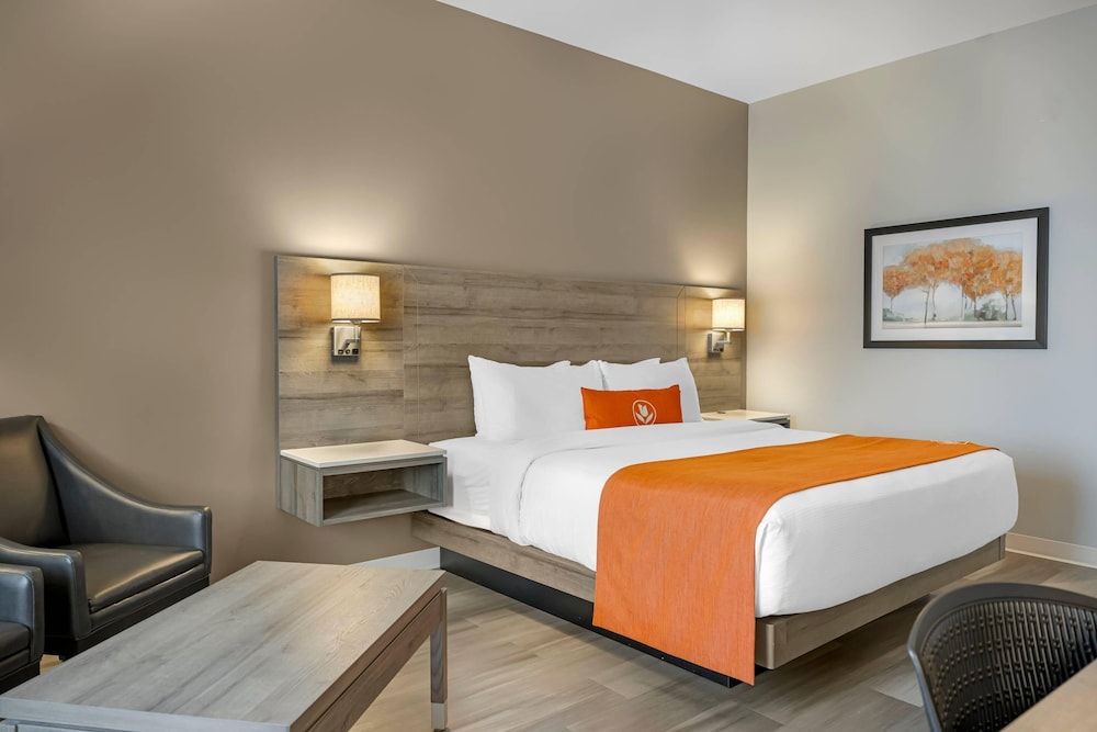 غرفة قياسية بسرير كينج يُسمح فيها بالحيوانات الأليفة، Amsterdam Inn & Suites Florenceville-Bristol, an Ascend Collection Hotel 4/5