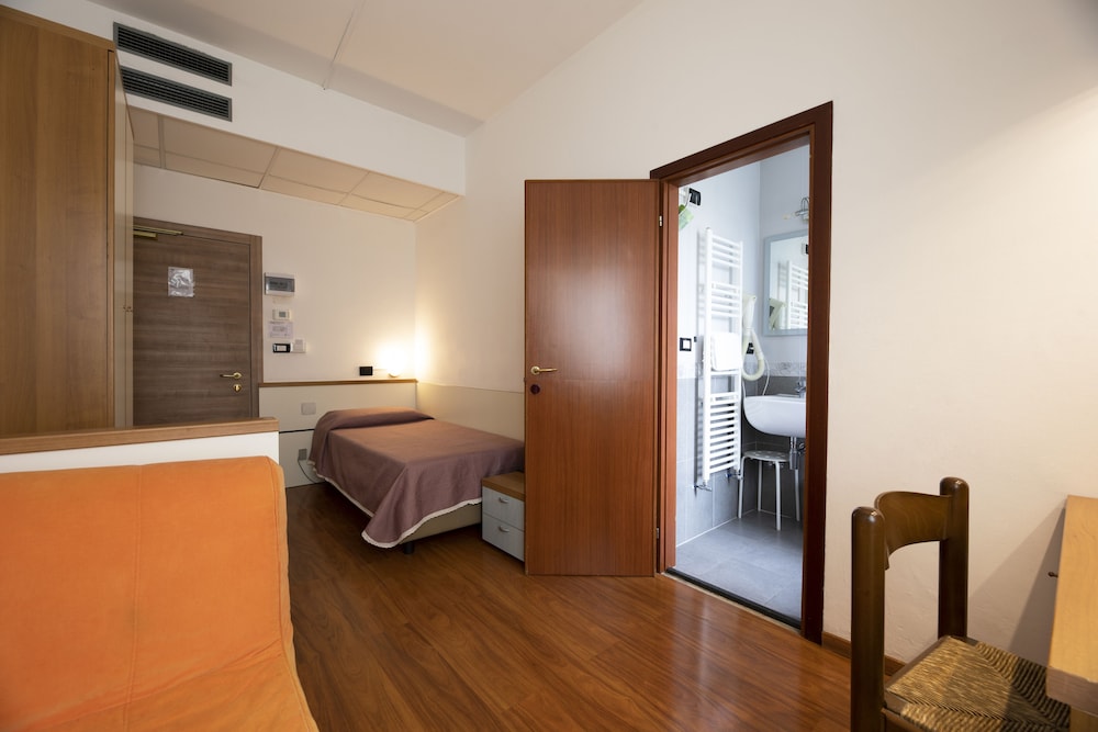 Vienna Hotel 20/53