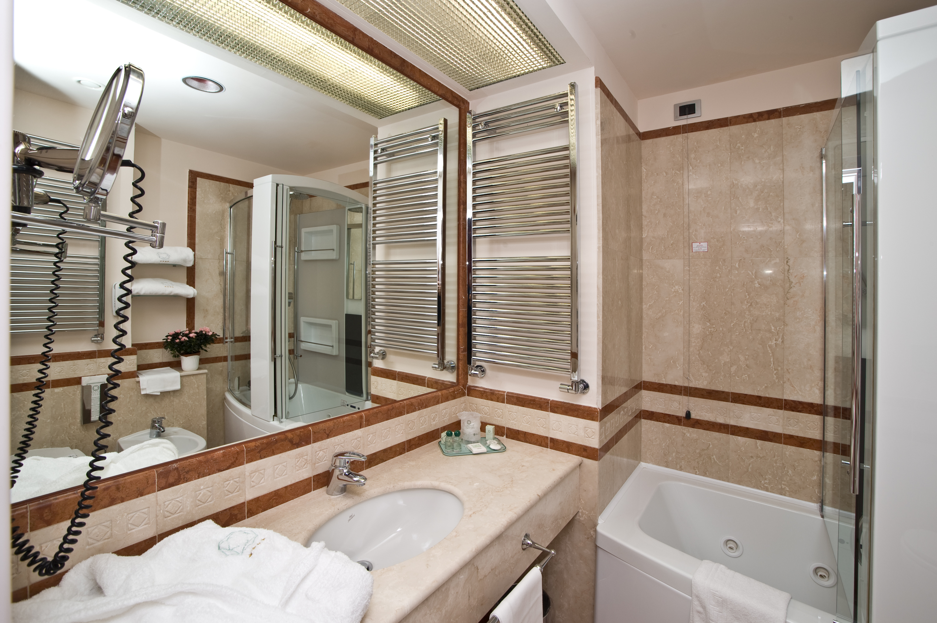 Superior, King Bed, Sangallo Palace 9/10