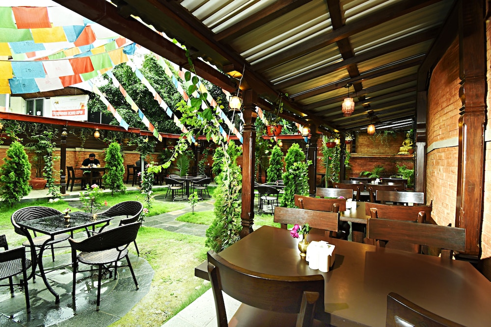 Hotel Buddha 48/56