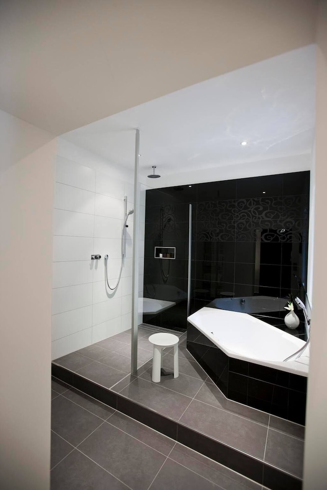 HOTEL GRAFRATHER HOF 48/49