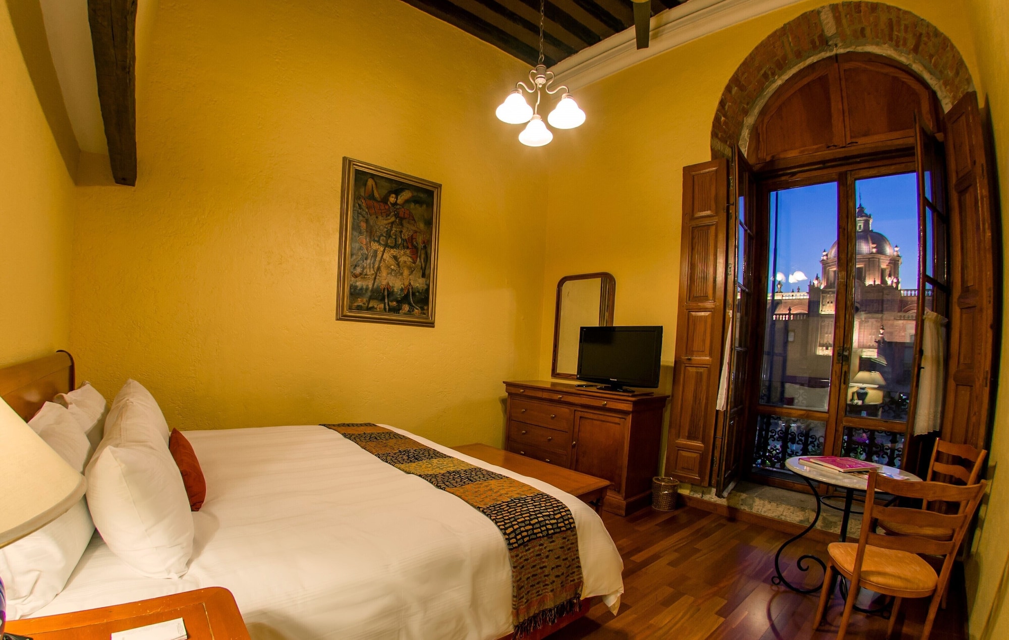 SUPERIOR, KING BED, CITY VIEW