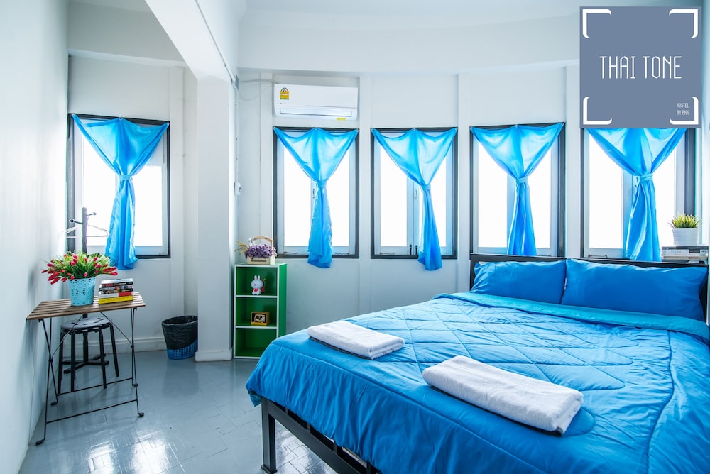 Private, Queen Bed