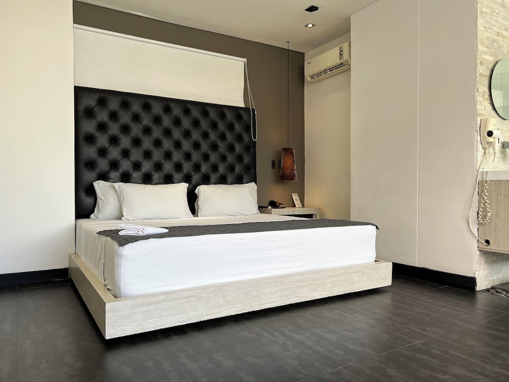 PREMIUM, DOUBLE BED, HOT TUB