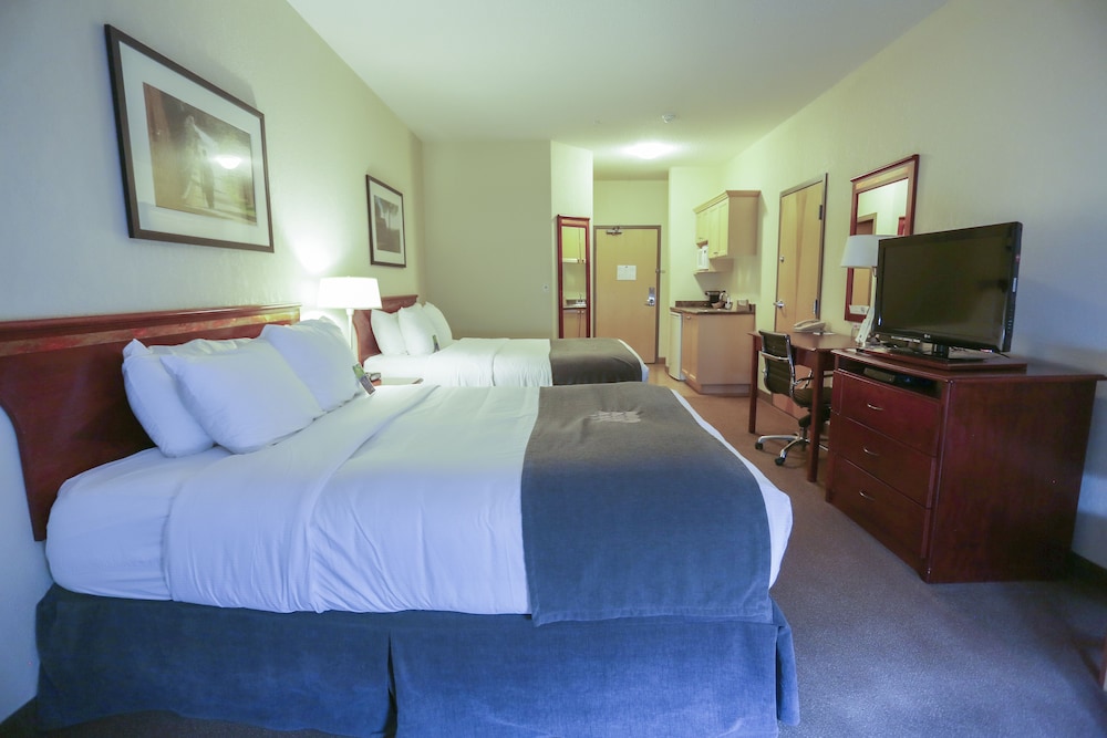 Lakeview Inns & Suites - Fort Nelson 19/35