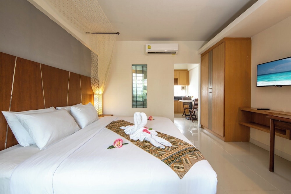 DELUXE, DOUBLE BED