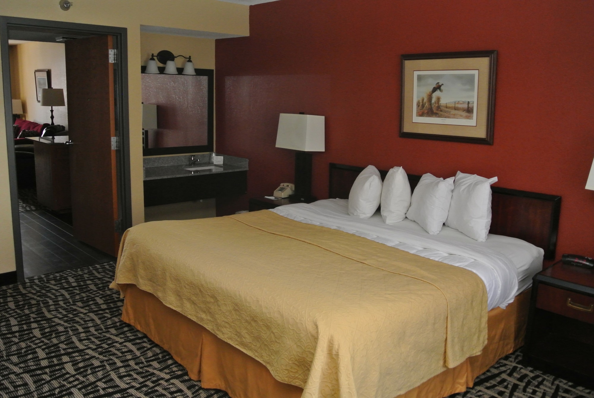 Business, Suite, King Bed, No Elevator, Sofa, High Floor