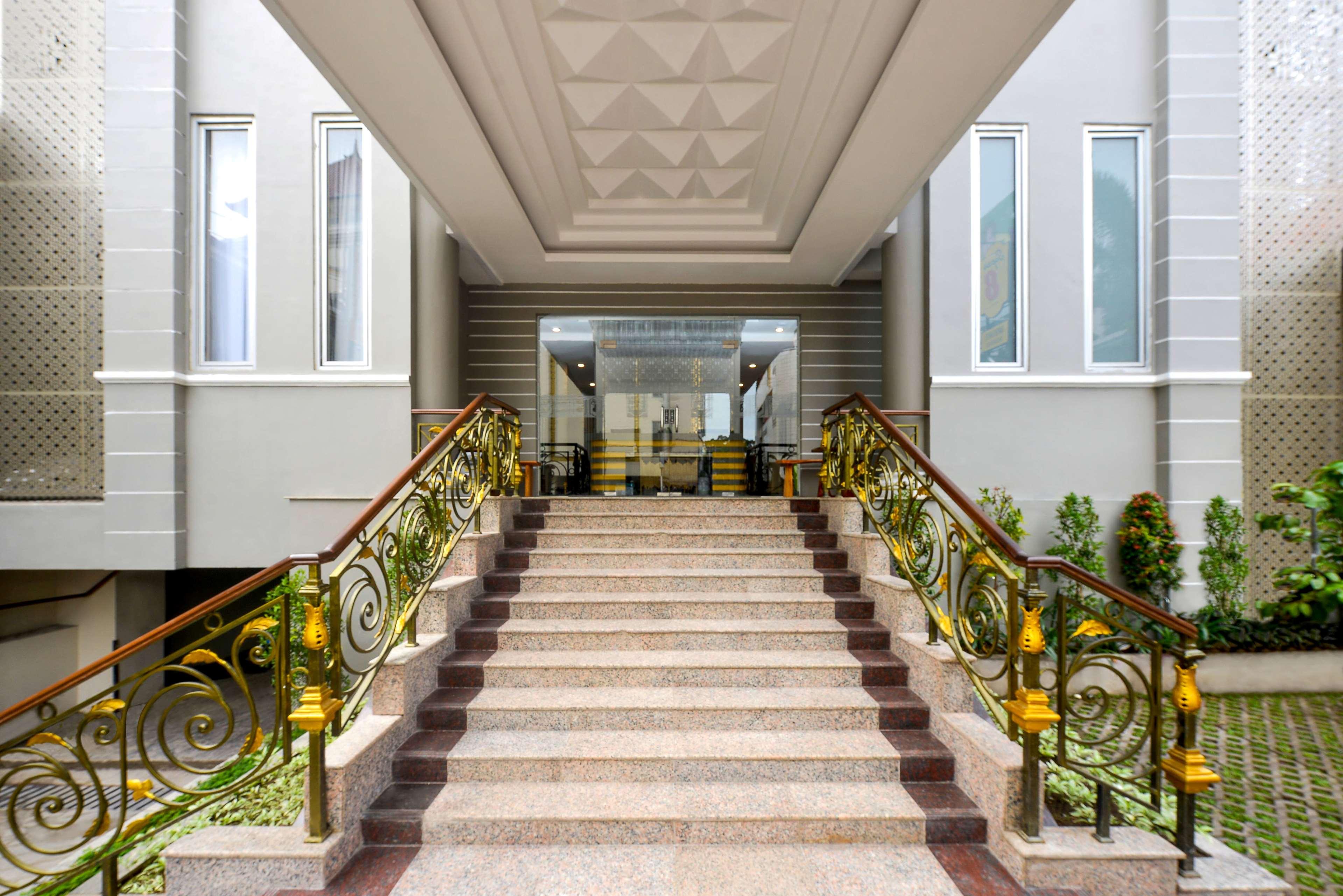 Super 8 by Wyndham Solo Indonesia 8/19