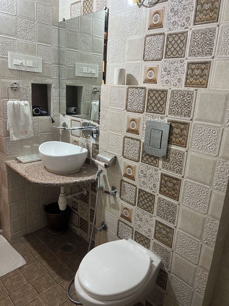Juna Mahal 47/49
