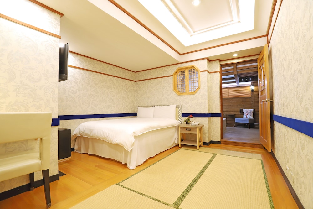 SUPERIOR, DOUBLE BED