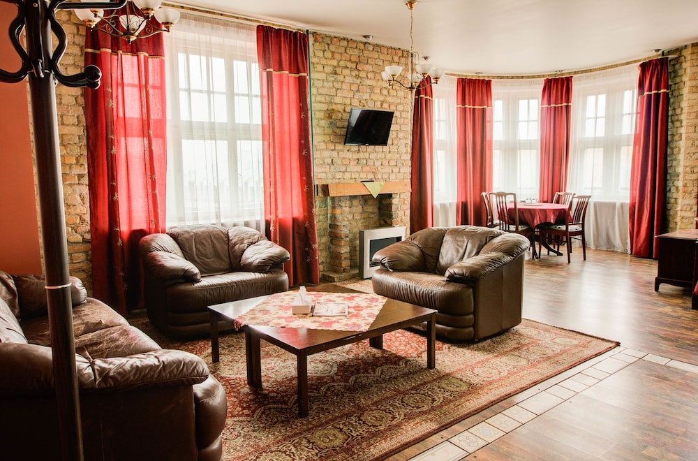 Viktorija Hotel 32/50