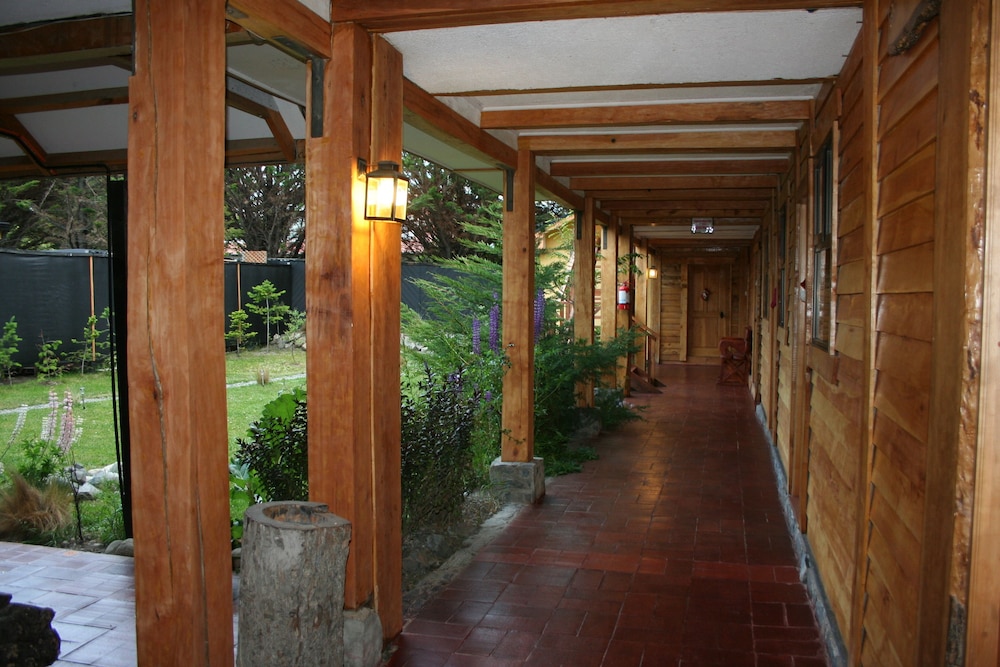 Weskar Patagonia Lodge 40/44