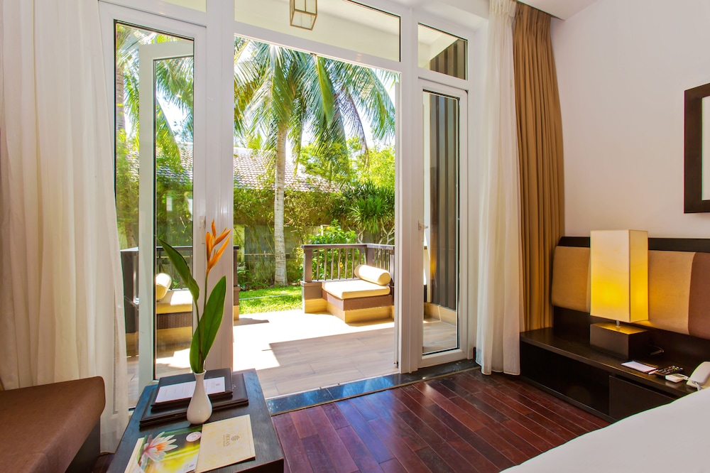 Hoi An Beach Resort 11/70