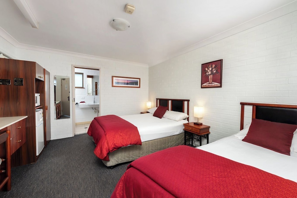 PIGEON HOUSE MOTOR INN 7/31