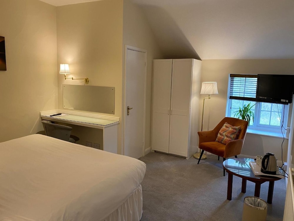 Manor Court Hotel 12/46