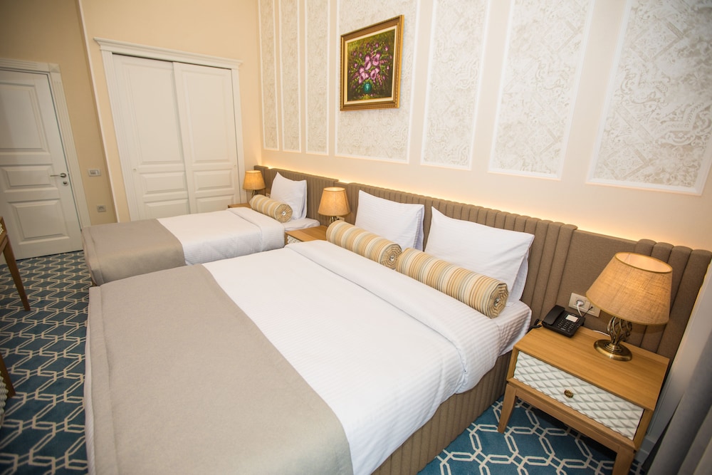 Superior Room King with Window